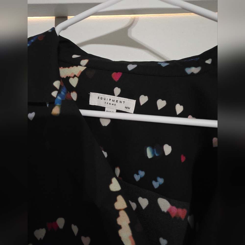 Equipment Femme Adalyn Refracted Heart Button-Down Blouse 🖤✨ MEDIUM - Picture 5 of 5